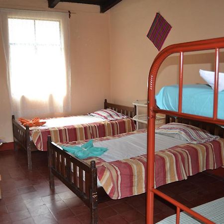 Hostal Morenos Antigua Bagian luar foto