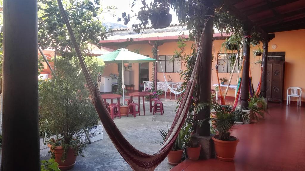 Hostal Morenos Antigua Bagian luar foto