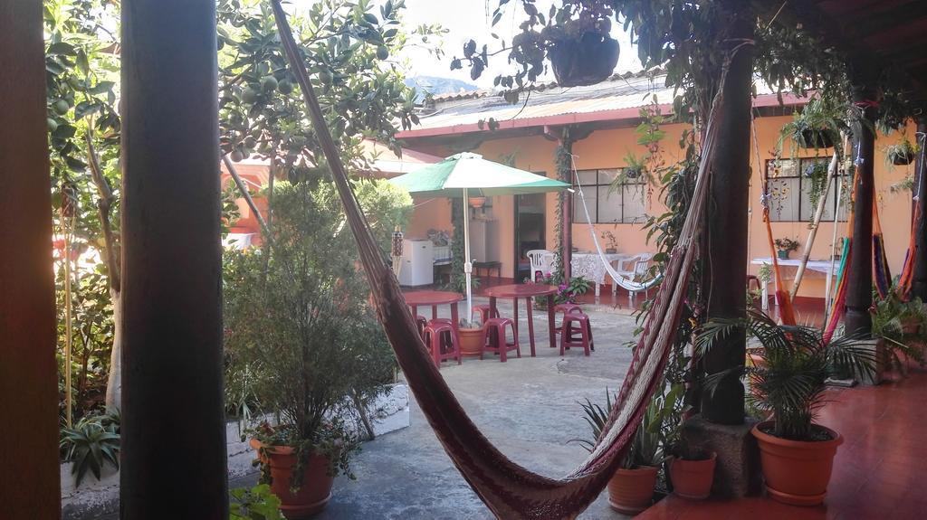 Hostal Morenos Antigua Bagian luar foto