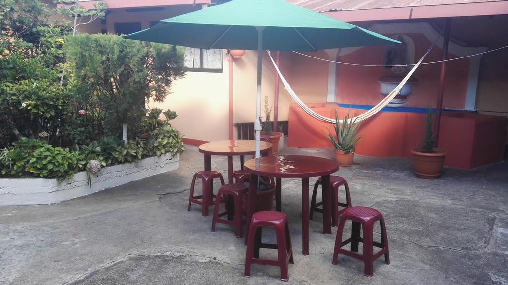 Hostal Morenos Antigua Bagian luar foto