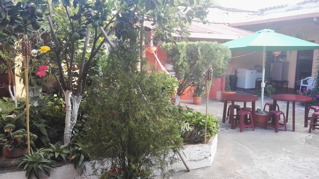 Hostal Morenos Antigua Bagian luar foto