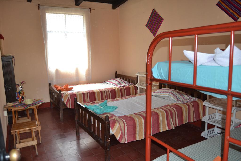 Hostal Morenos Antigua Bagian luar foto