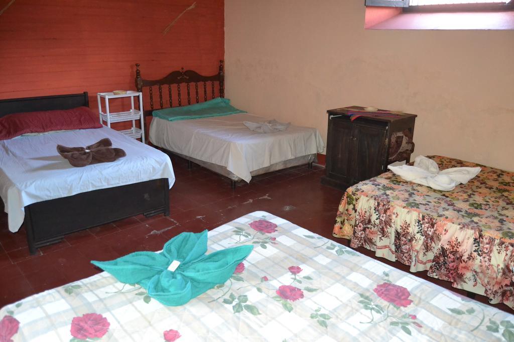 Hostal Morenos Antigua Bagian luar foto