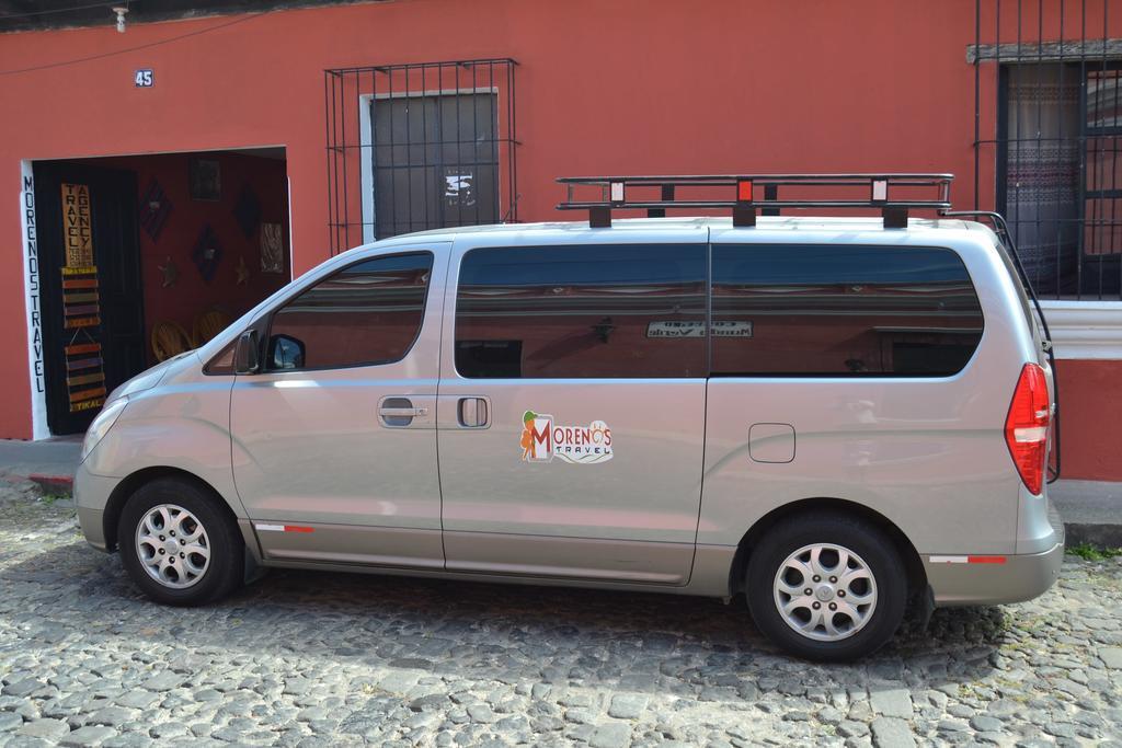 Hostal Morenos Antigua Bagian luar foto