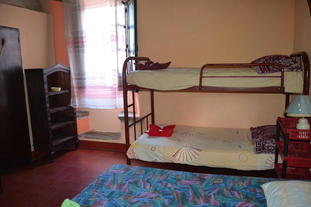 Hostal Morenos Antigua Bagian luar foto