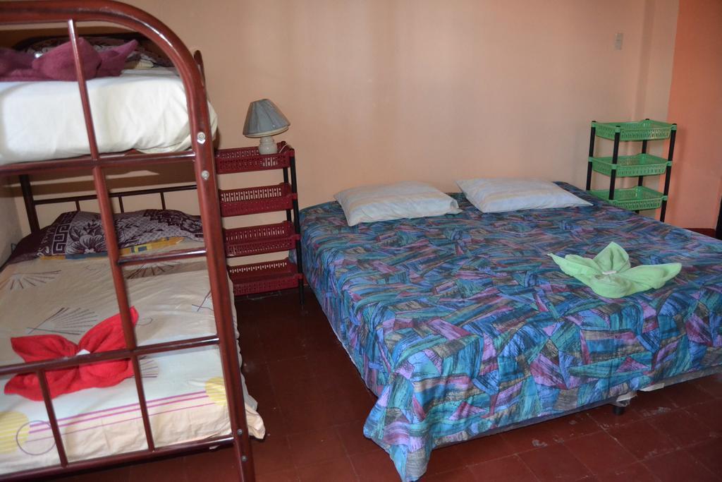 Hostal Morenos Antigua Bagian luar foto