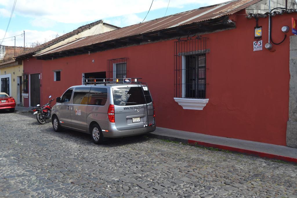 Hostal Morenos Antigua Bagian luar foto