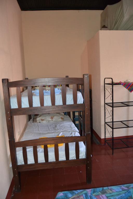Hostal Morenos Antigua Bagian luar foto