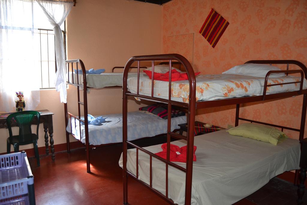 Hostal Morenos Antigua Bagian luar foto